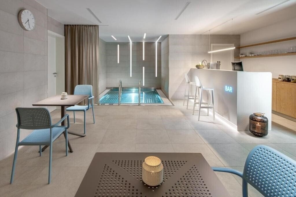 Imaginea Mamaison Residence Downtown Prague 4*