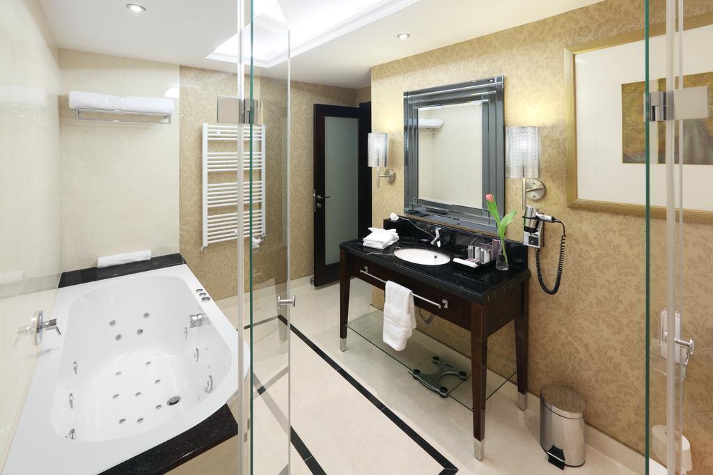 Imaginea Kings Court Hotel 5*