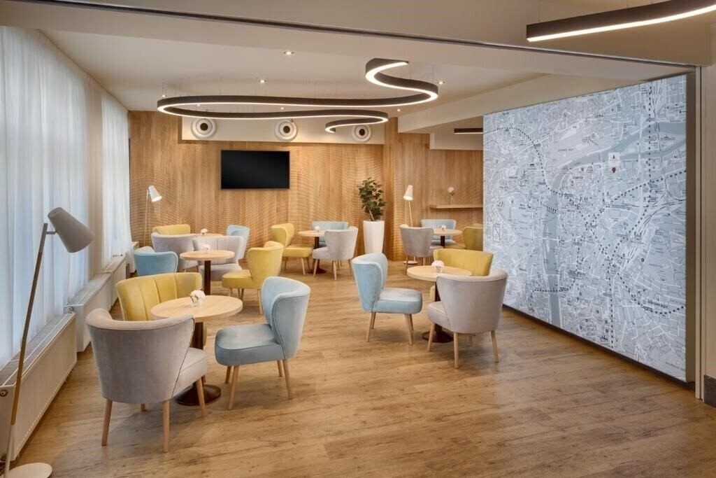 Fotografii Clement 4*