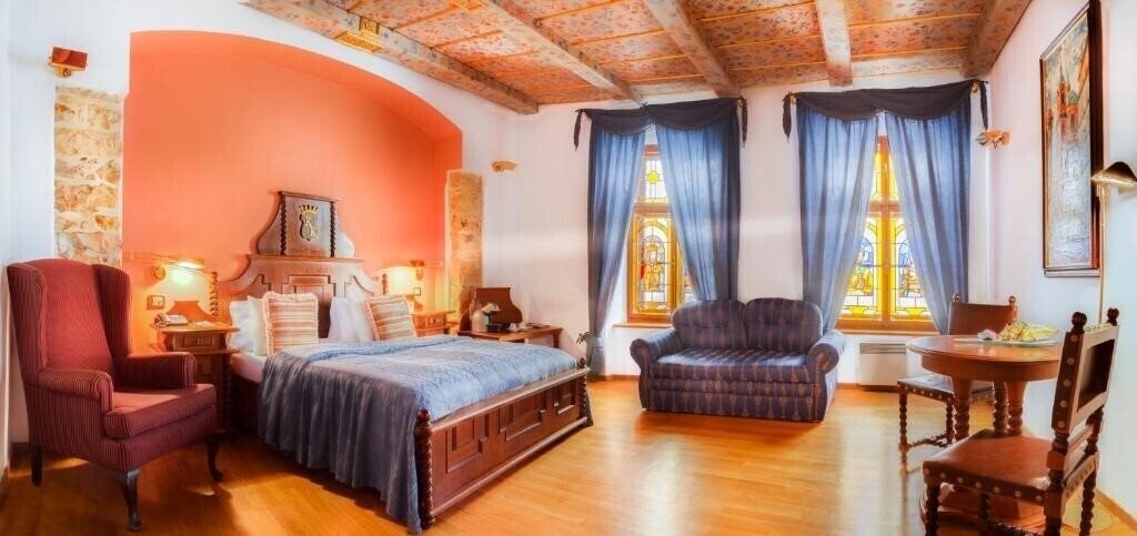 Фото King Charles 4*