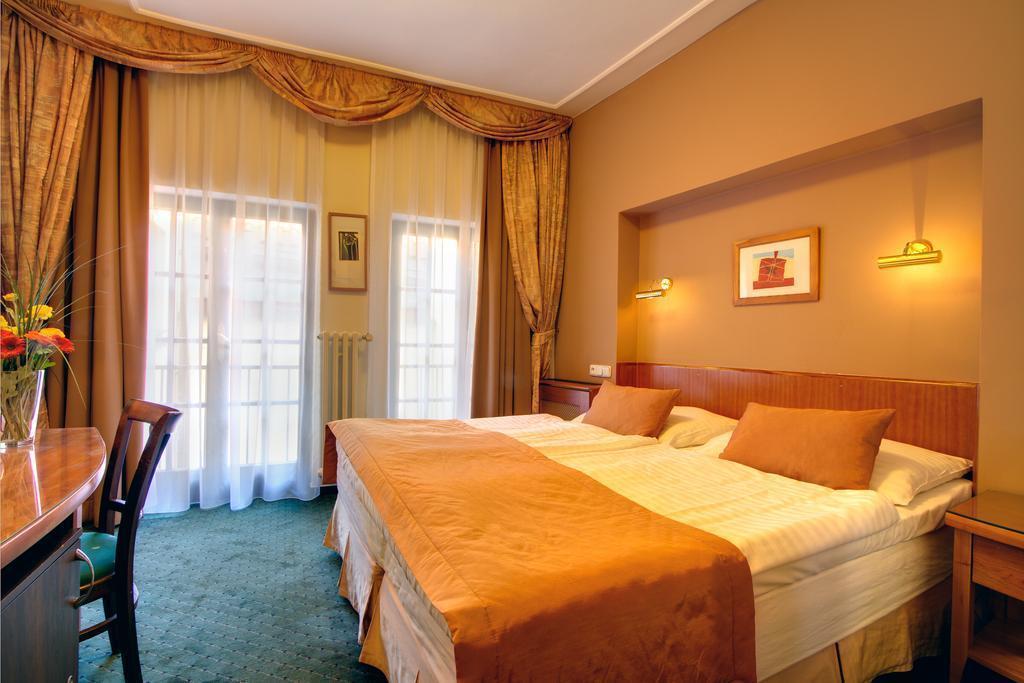 Hotel Clementin Old Town 4*