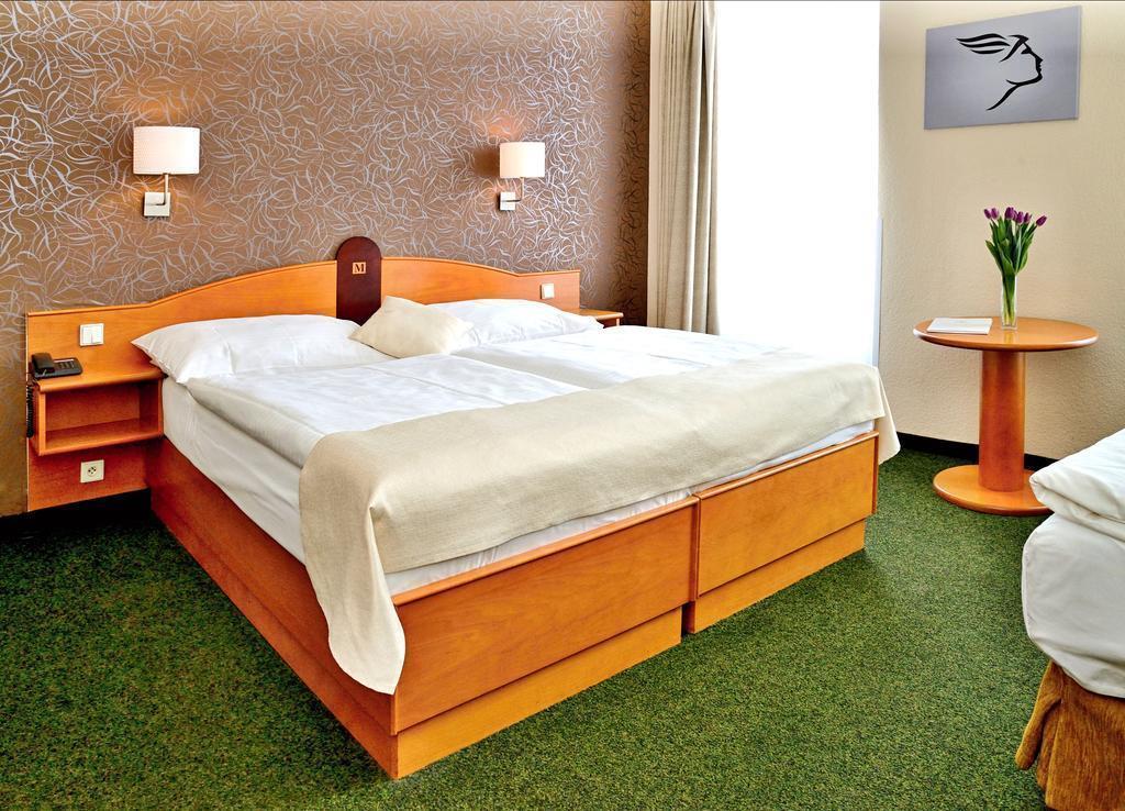 Hotel Merkur 3*