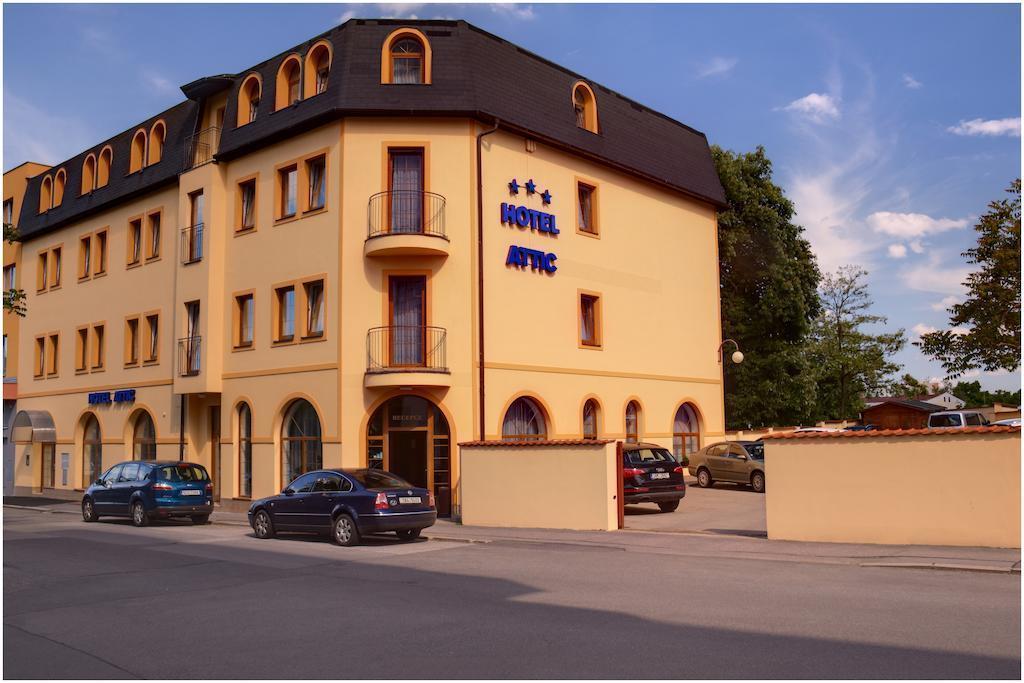 Hotel Attic 3*