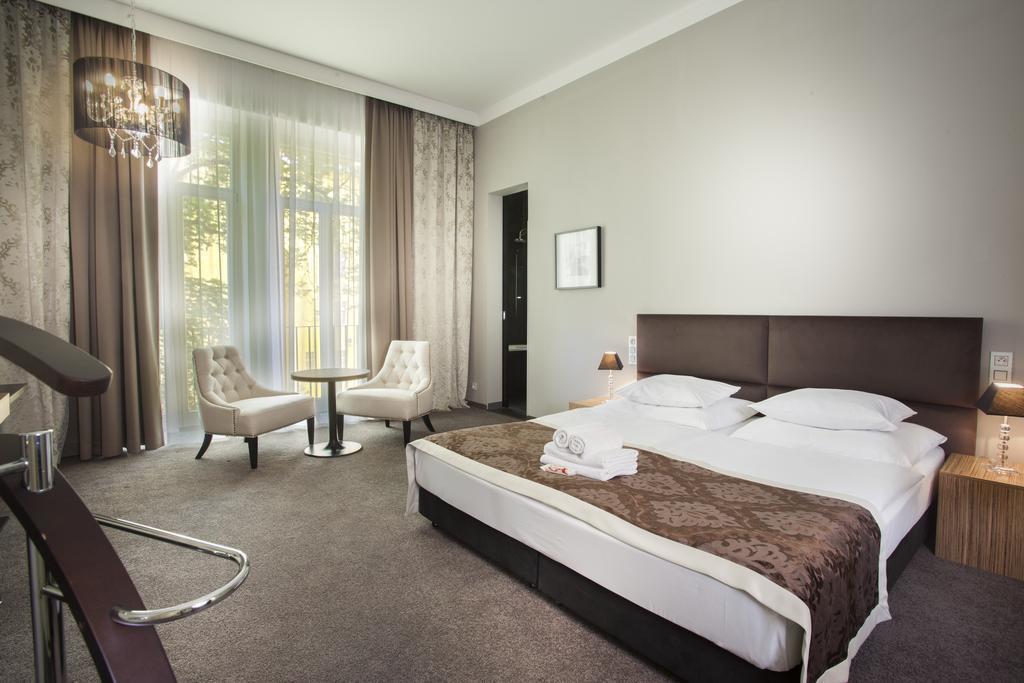 Hotel Noir 4*