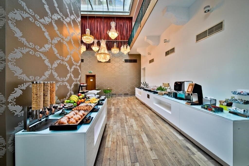 Imaginea Friday 4*