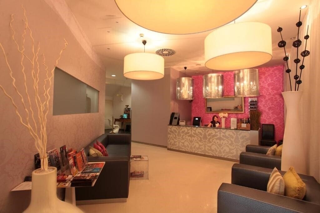 Imaginea Friday 4*
