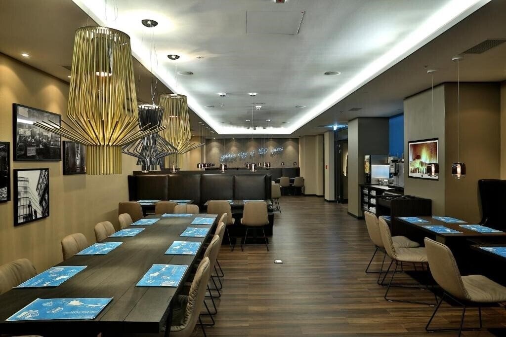 Imaginea Motel One Praha 3*