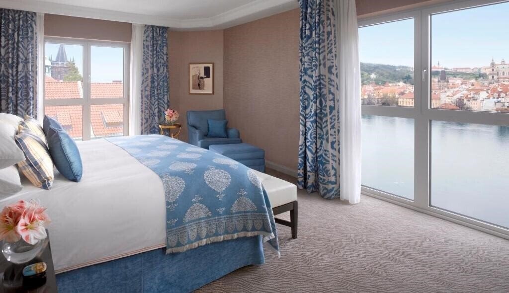 Изображение Four Seasons 5*