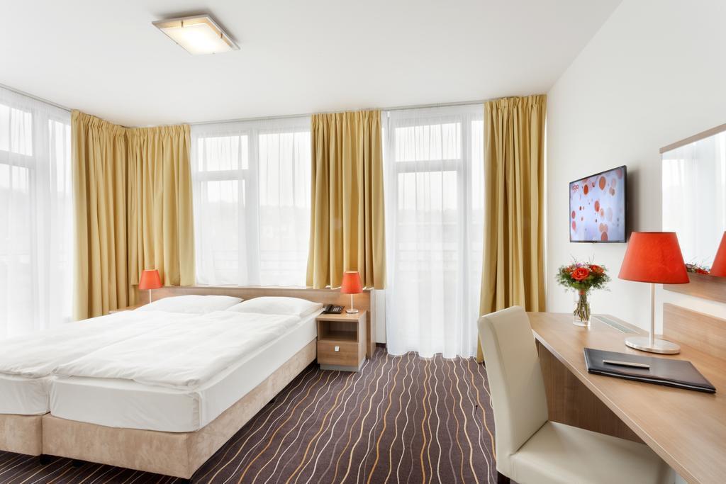 Hotel Akcent 3*
