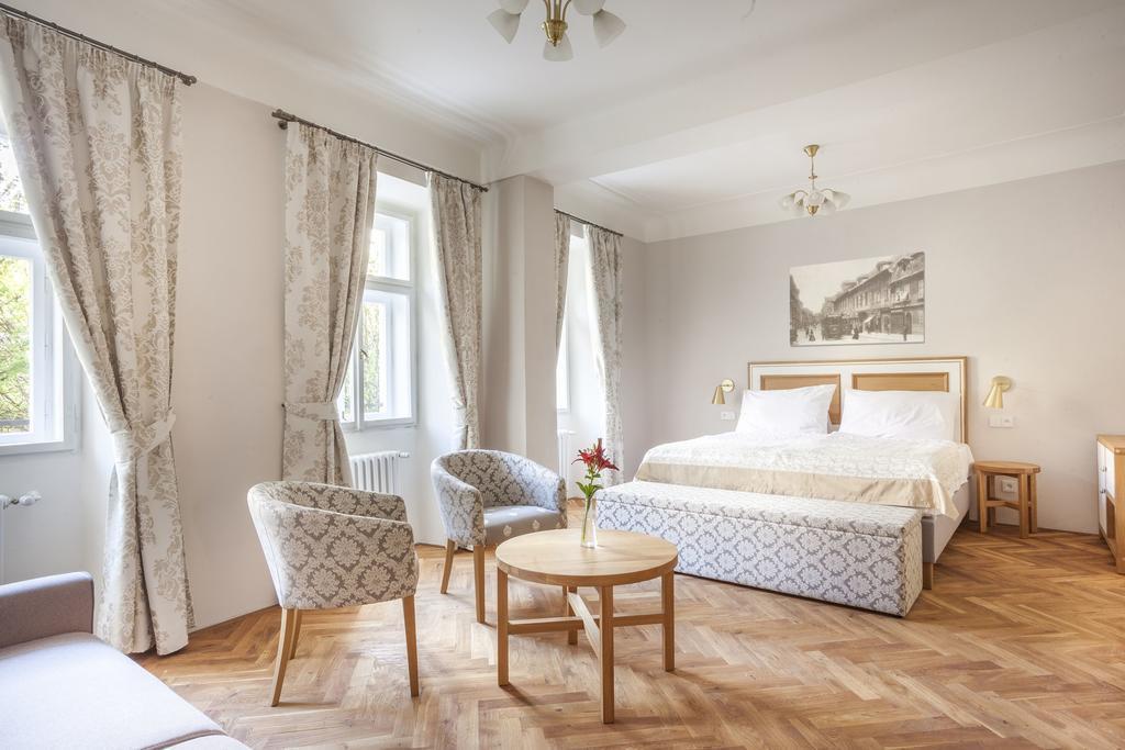 Imaginea U Zlatych Nuzek 4*