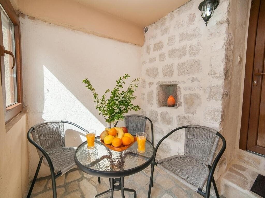 Hotel Apartmani Ana 4*