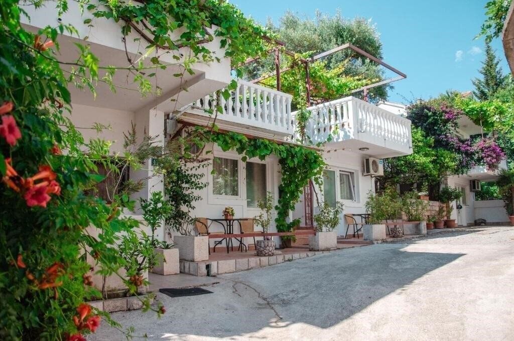 Отель Апартаменты «Lagator» 3*