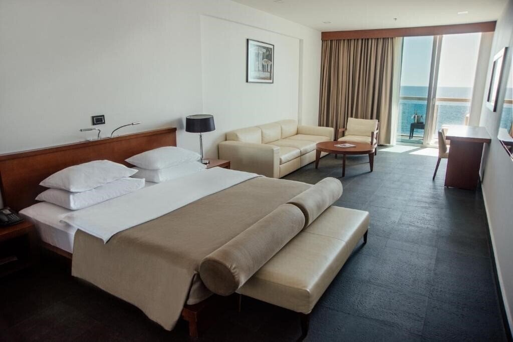 Фото Grand Avala 4*