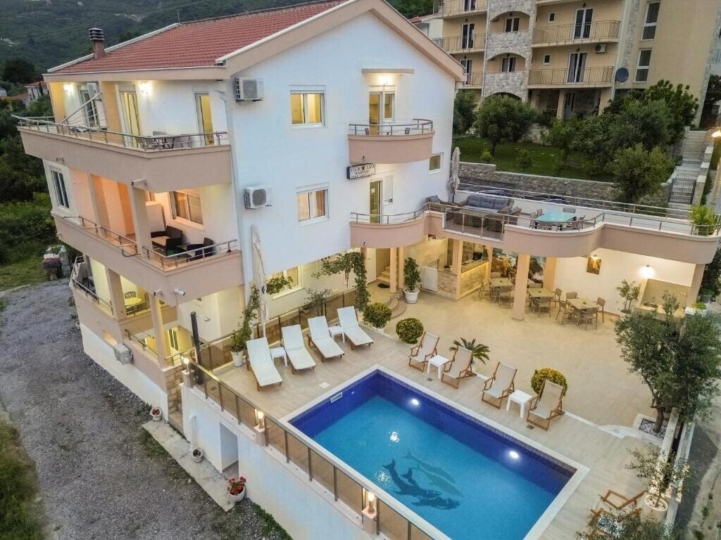 Hotel Villa Lux 3*