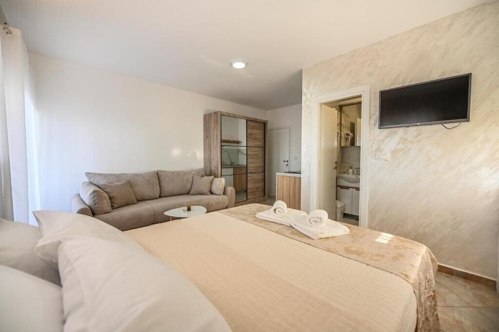 Imaginea Villa Lux 3*