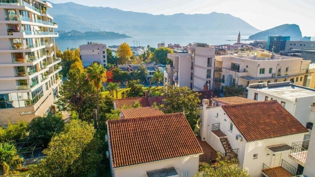 Hotel Lukas Apartments 3*
