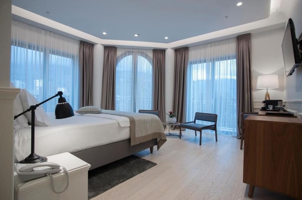 Imaginea Majestic 4*