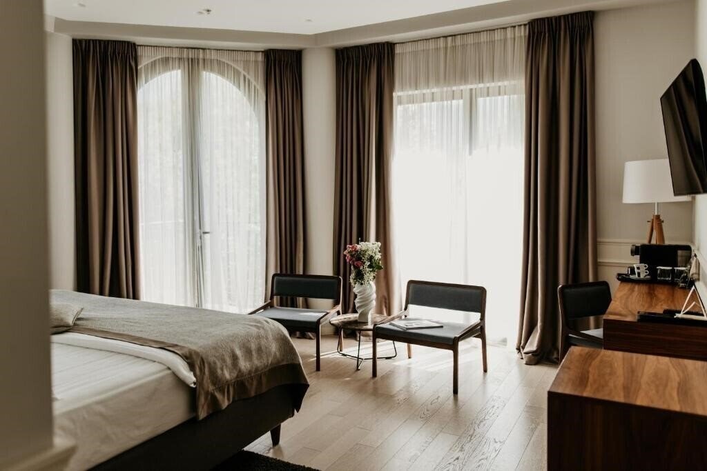 Imaginea Majestic 4*