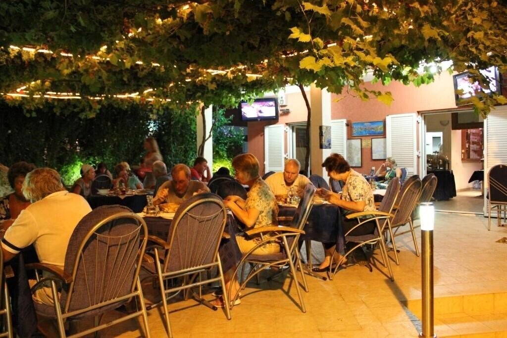 Imaginea Room & Apartment Pansion Bojana 3*