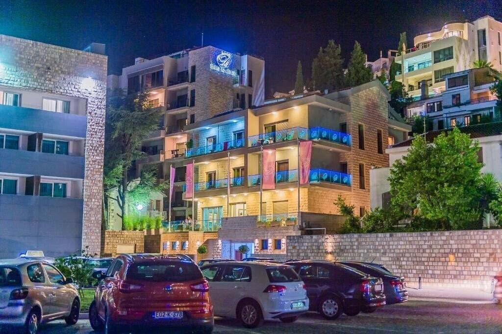 Отель Butua Residence 4*