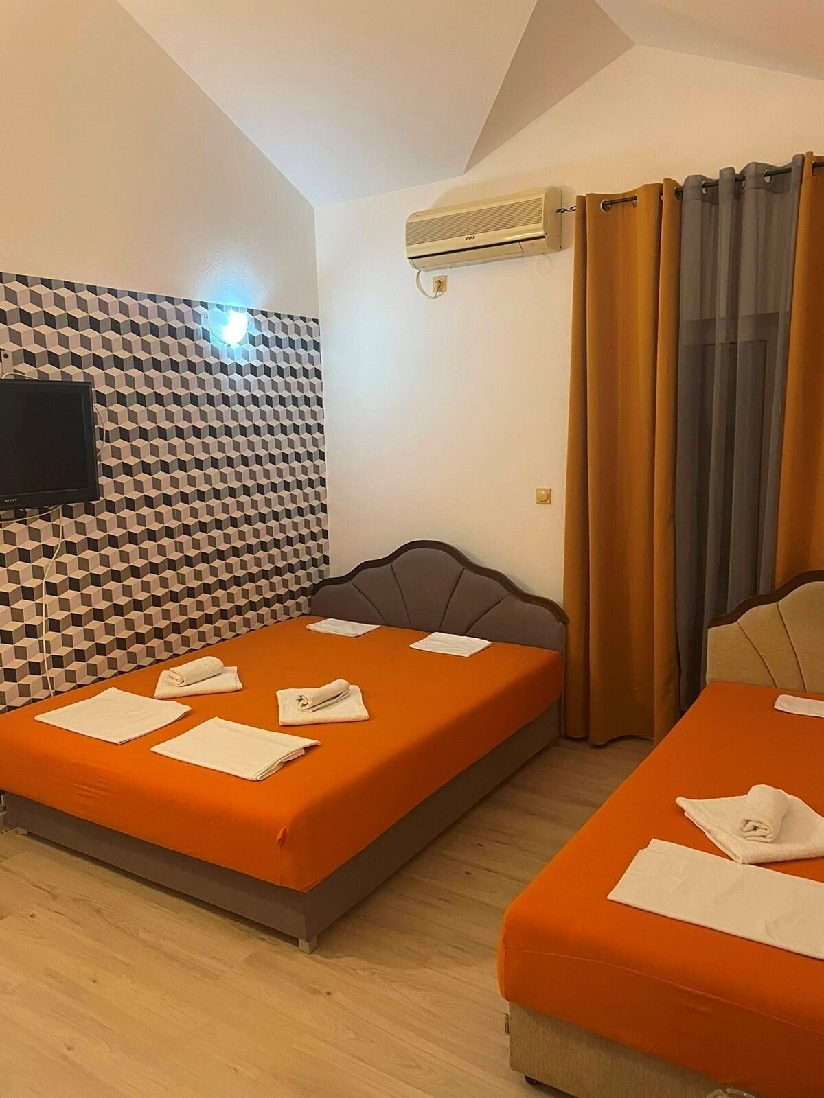 Картинка Sara 3*