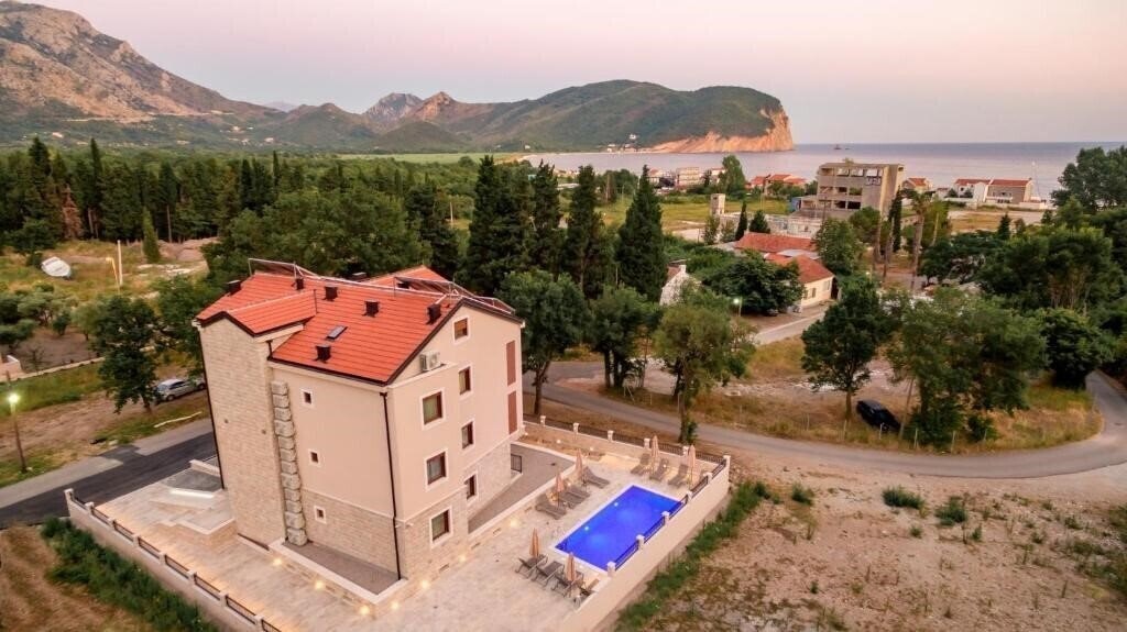 Hotel Luxury Apartments Queen 4*
