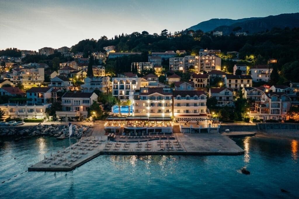 Imaginea Hotel Perla Annexes 4*