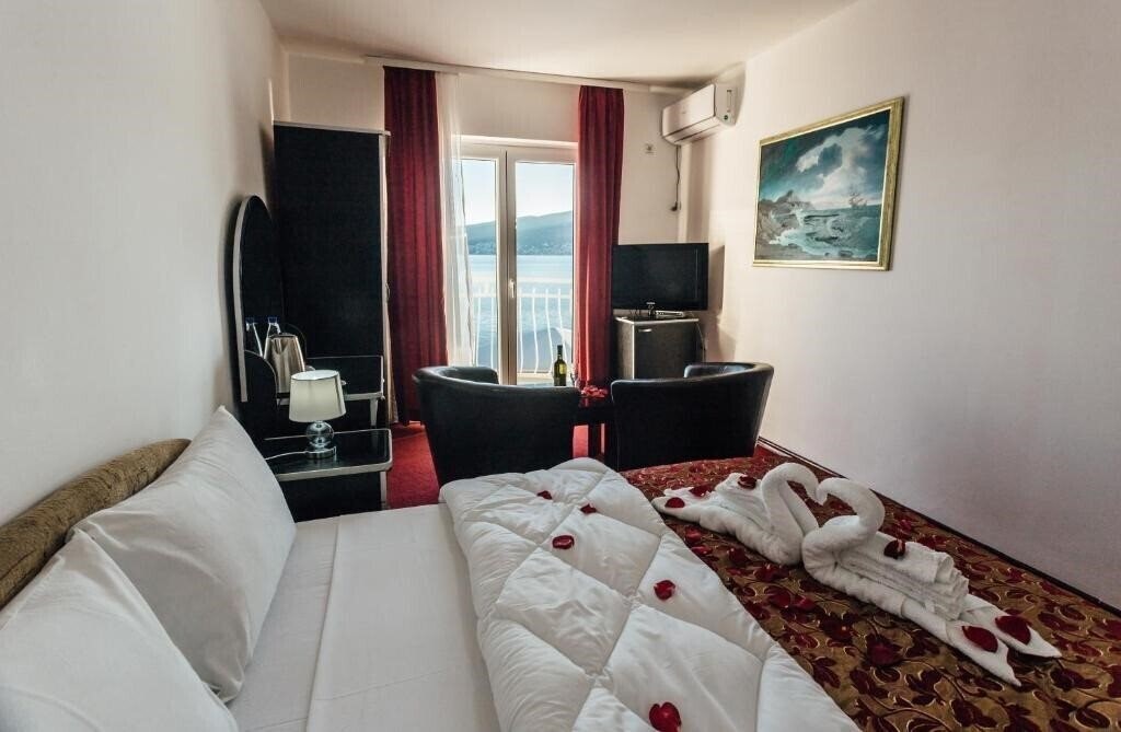 Фото Azzurro Kotor 3*