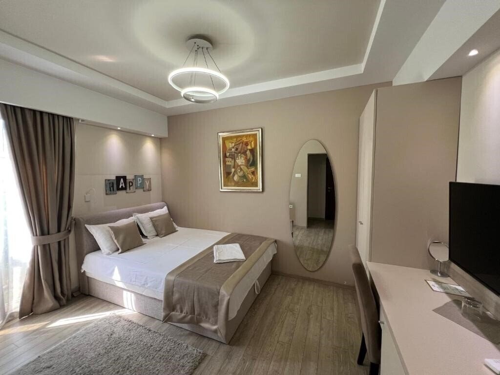 Imaginea Holiday Hotel Podgorica 3*