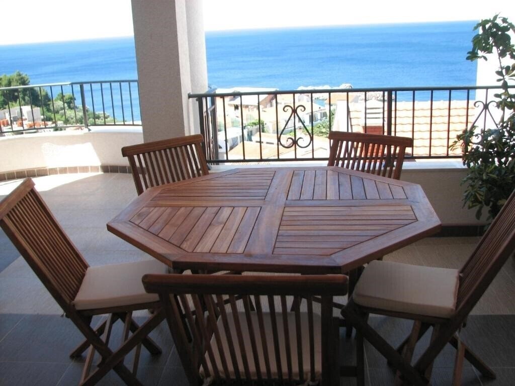 Hotel Leut Apartments Villa 3*