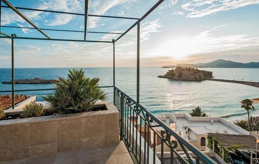 Hotel Azimut 4*