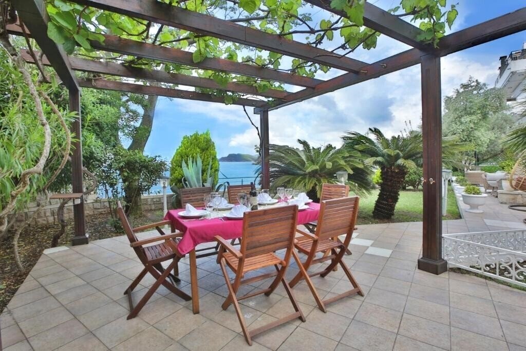 Hotel Villa Sveti Stefan Obala 4*