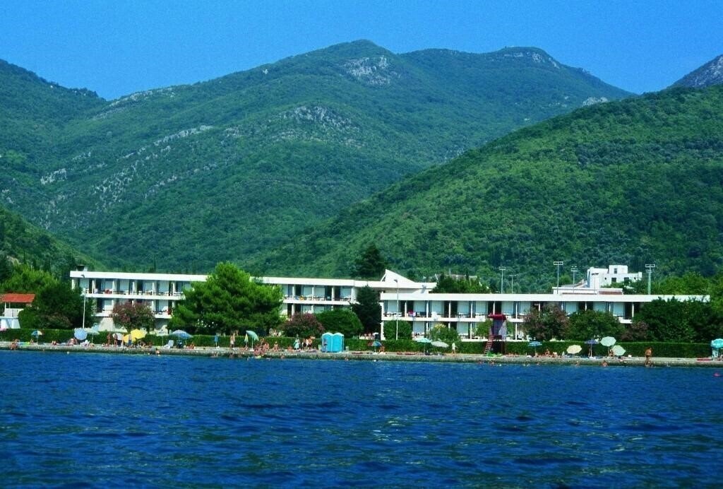 Hotel Kamelija Tivat 2*