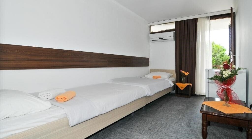 Imaginea Kamelija Tivat 2*