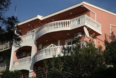 Hotel Omega Apartments 3*