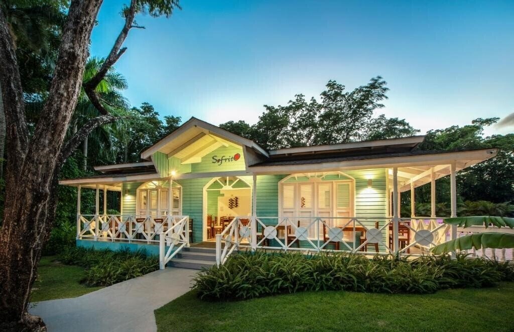 Imaginea Viva Heavens by Wyndham A Trademark All Inclusive (ex. Viva Wyndham V Havens Adults Only, Viva Heavens by Wyndham, Viva Wyndham Playa Dorada) 4*