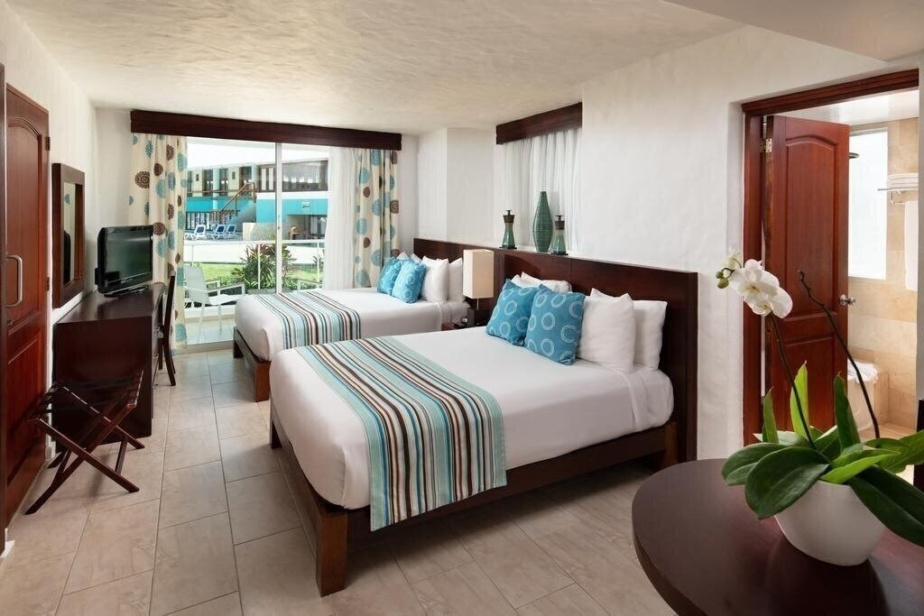Imaginea Select at Grand Paradise Playa Dorada 4*