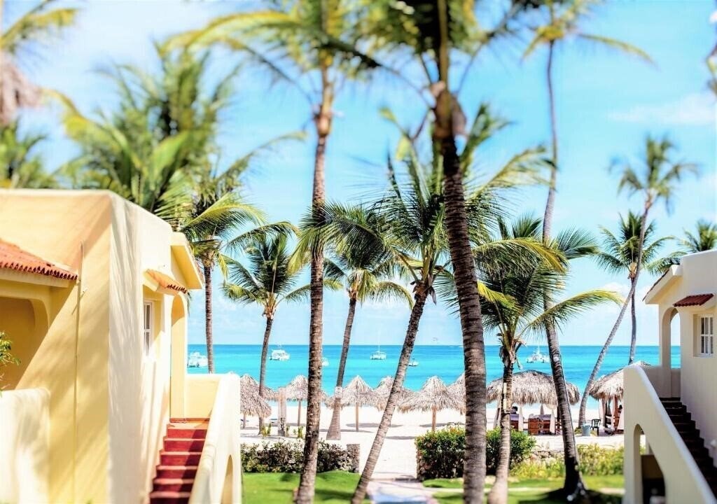 Hotel Los Corales Beach Village 4*