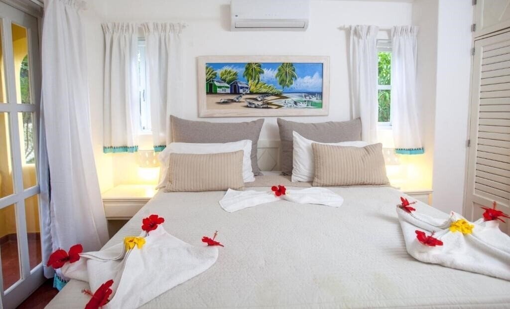 Imaginea Los Corales Beach Village 4*