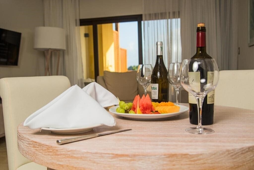Imaginea Hacienda Samana Bay Hotel & Residences 5*