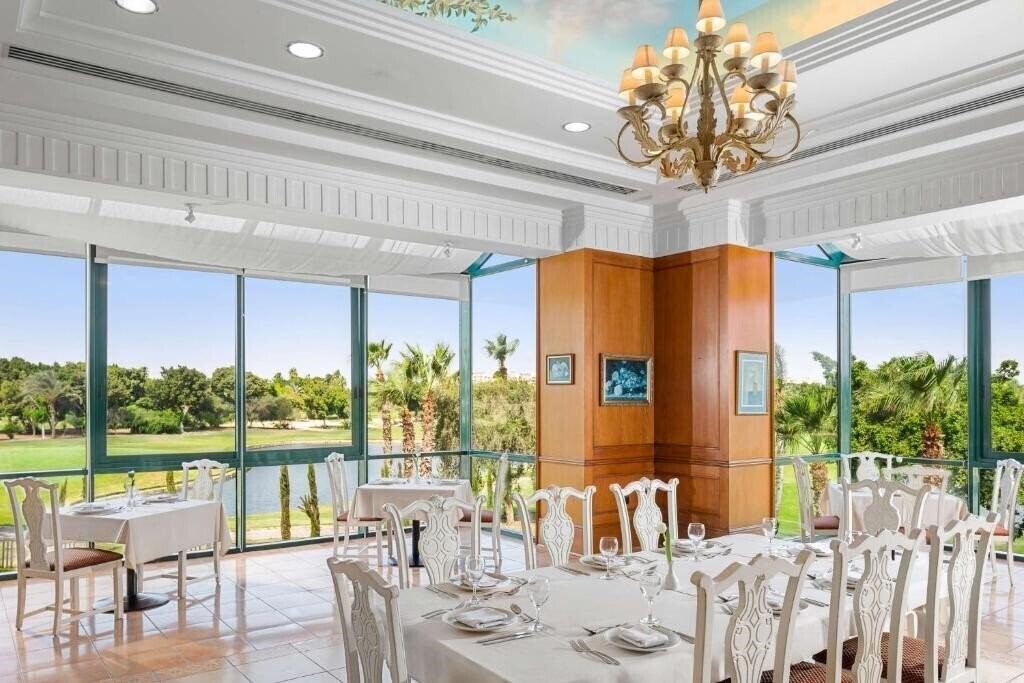 Imaginea Hilton Pyramids Golf 4*
