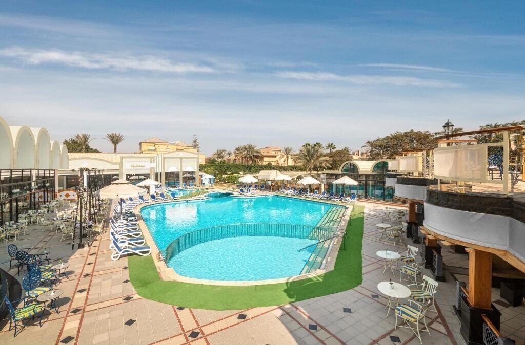 Отель Jaz Pyramids Resort (ex. Oasis Pyramids Hotel, Pyramids Resort by Jaz) 4*