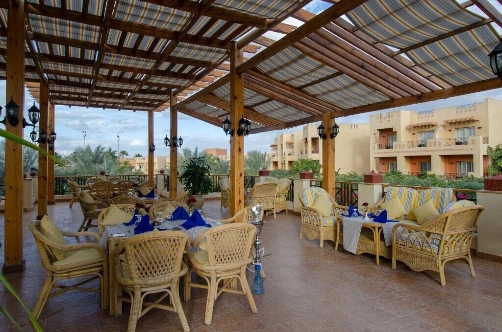 Imaginea Swiss Inn Pyramids Golf 5*