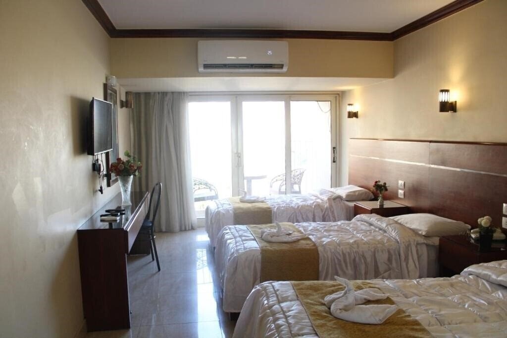 Fotografii Pharaohs Hotel 3*