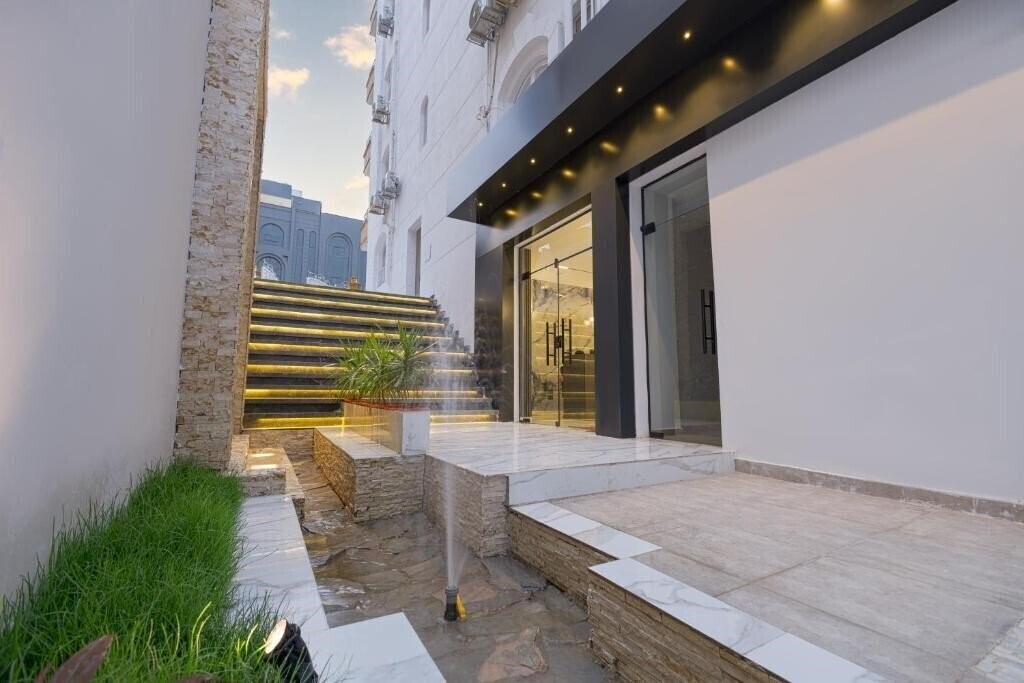 Фотография Golden House 2*