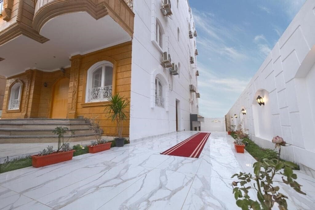 Отель Golden House 2*