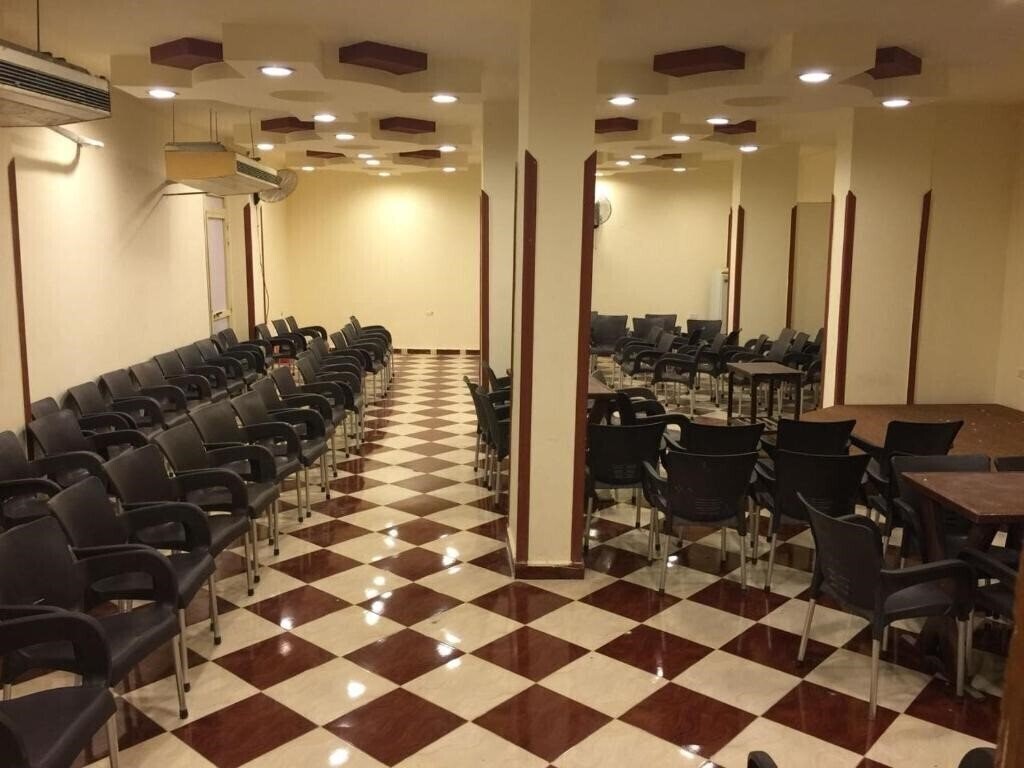 Fotografii Eiffel Hotel 2*