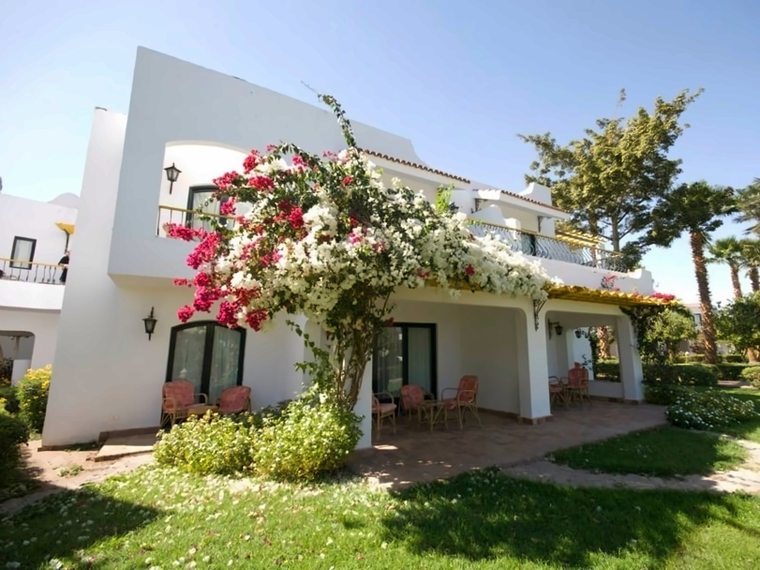 Imaginea Lotus Bay Resort (ex. Lotus Bay Beach Resort, Lotus Bay Beach Resort & Gardens) 4*