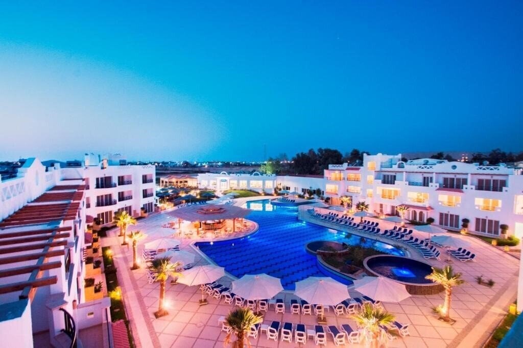 Отель Old Vic Sharm Resort 4*