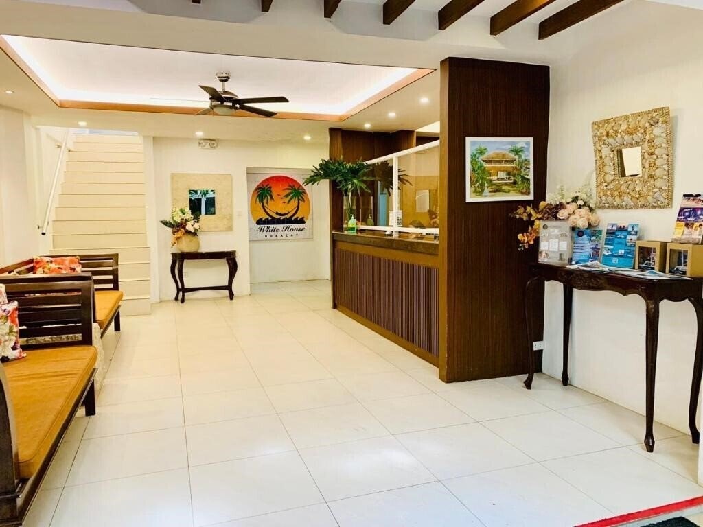 Imaginea White House Beach Resort 3*